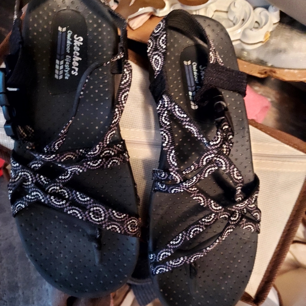 Skeechers sandals